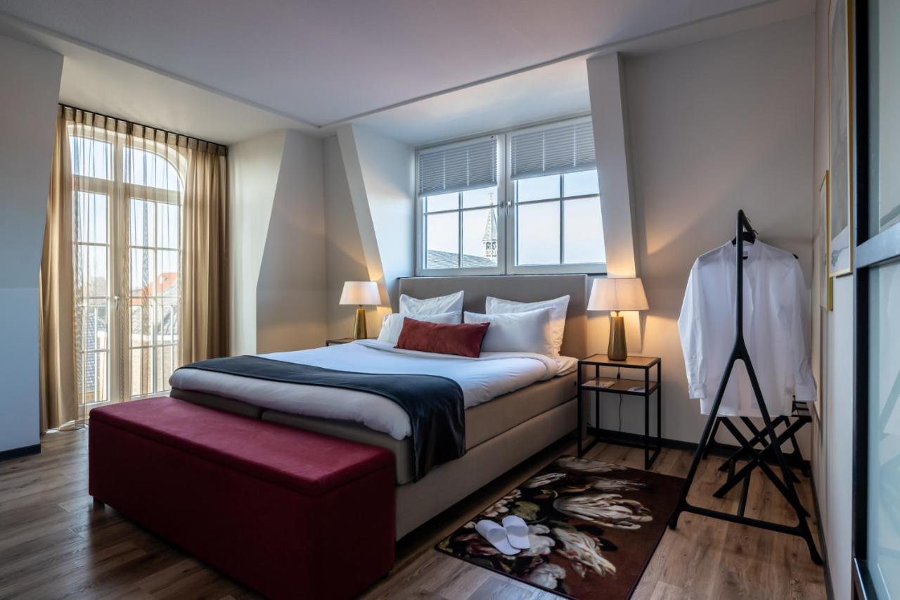 Deluxe Suite,991125583:JPEG