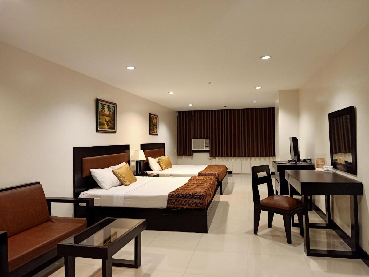 Family Room,1548374443:JPEG