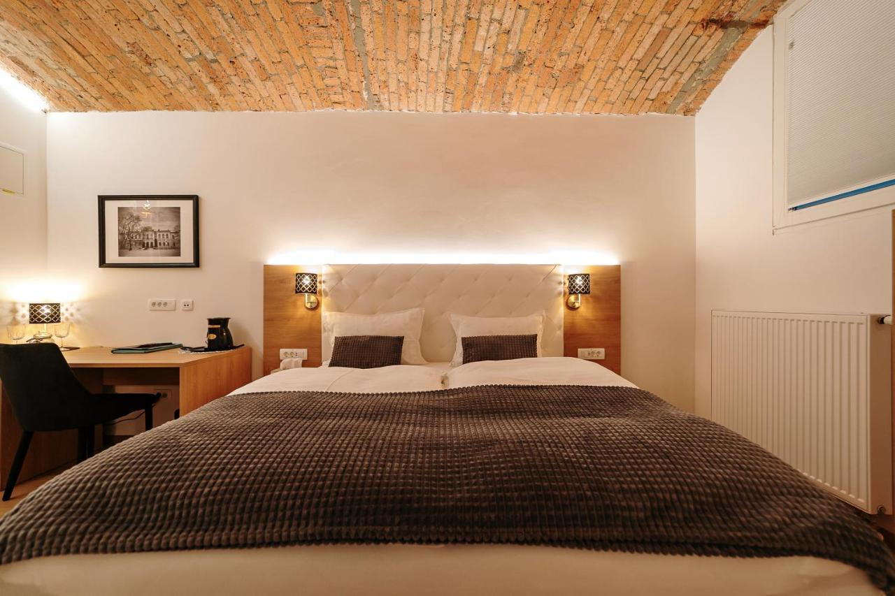 Deluxe Double Room - Basement