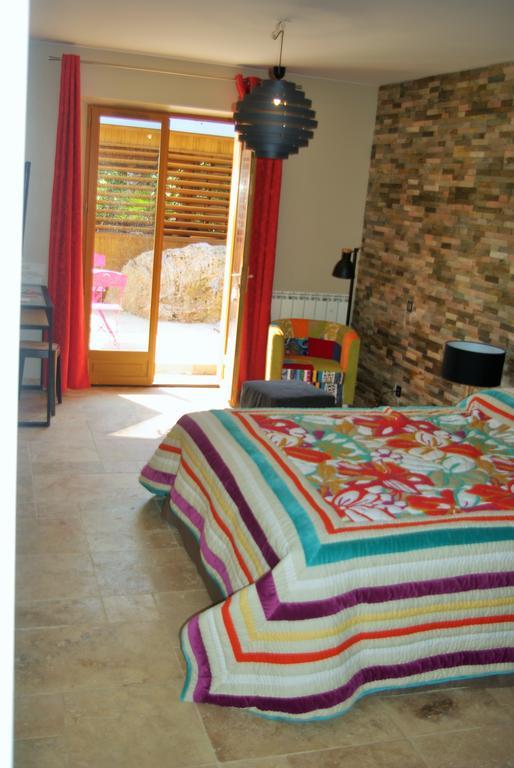 Chambre Double - Vue sur Piscine