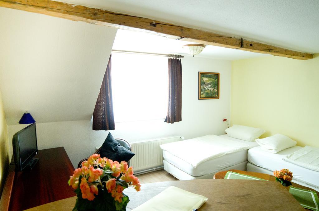 Doppel- oder Zweibettzimmer