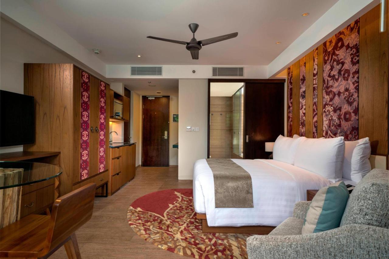 King Guest Room with Balcony