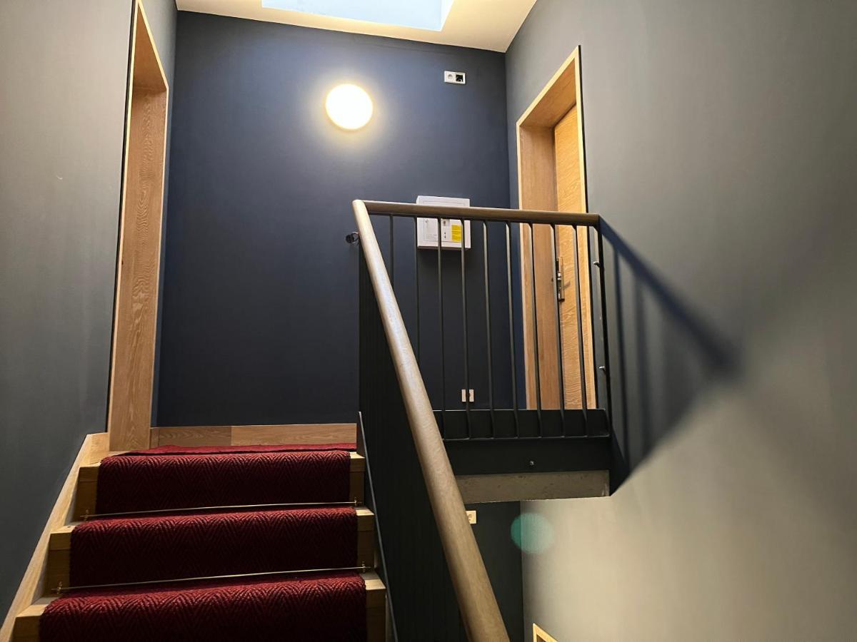 Deluxe Studio