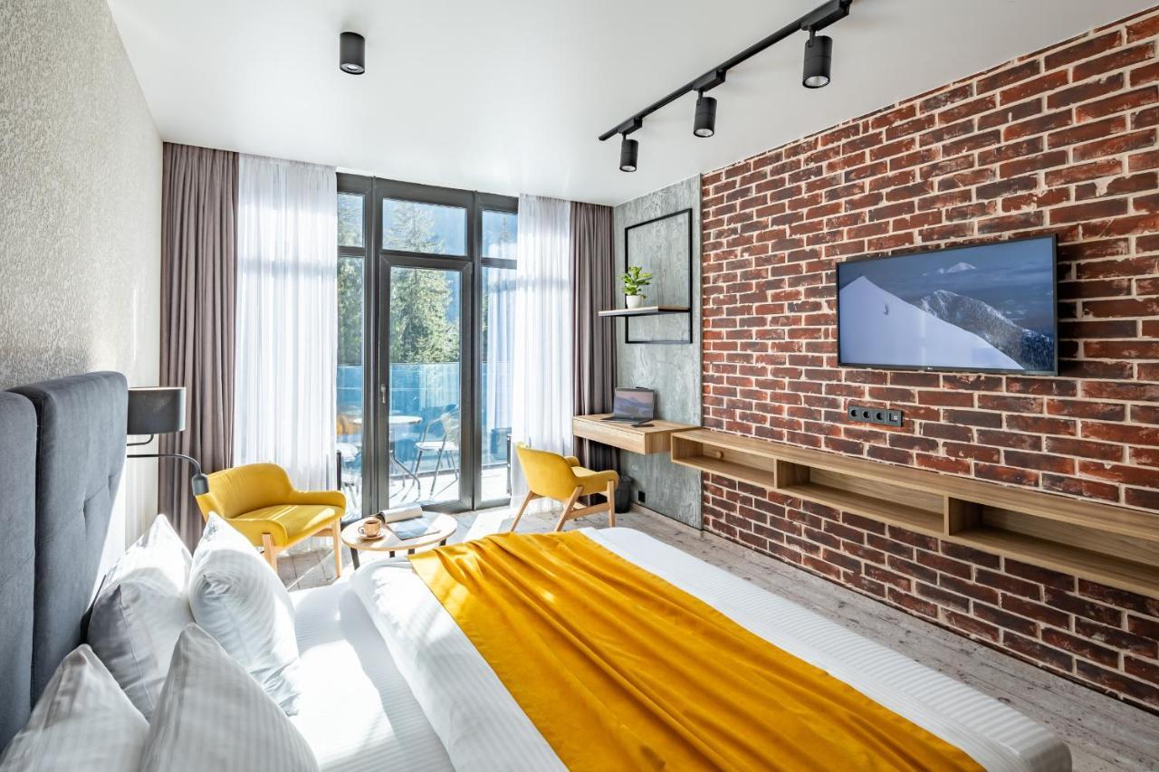 Standard Room with Balcony and Forest View,1372918403:JPEG