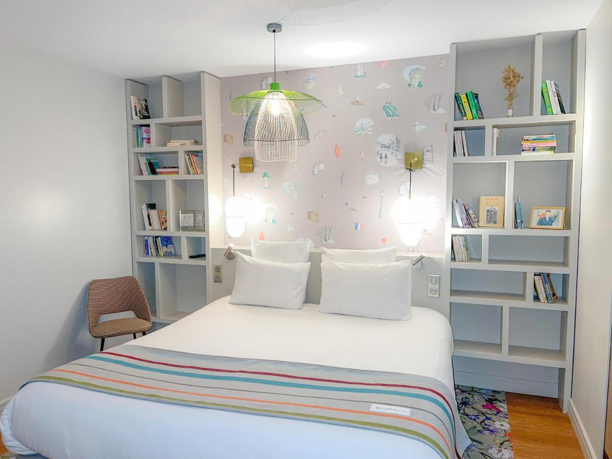Apartment King Bed Kitchen,1680576892:JPEG