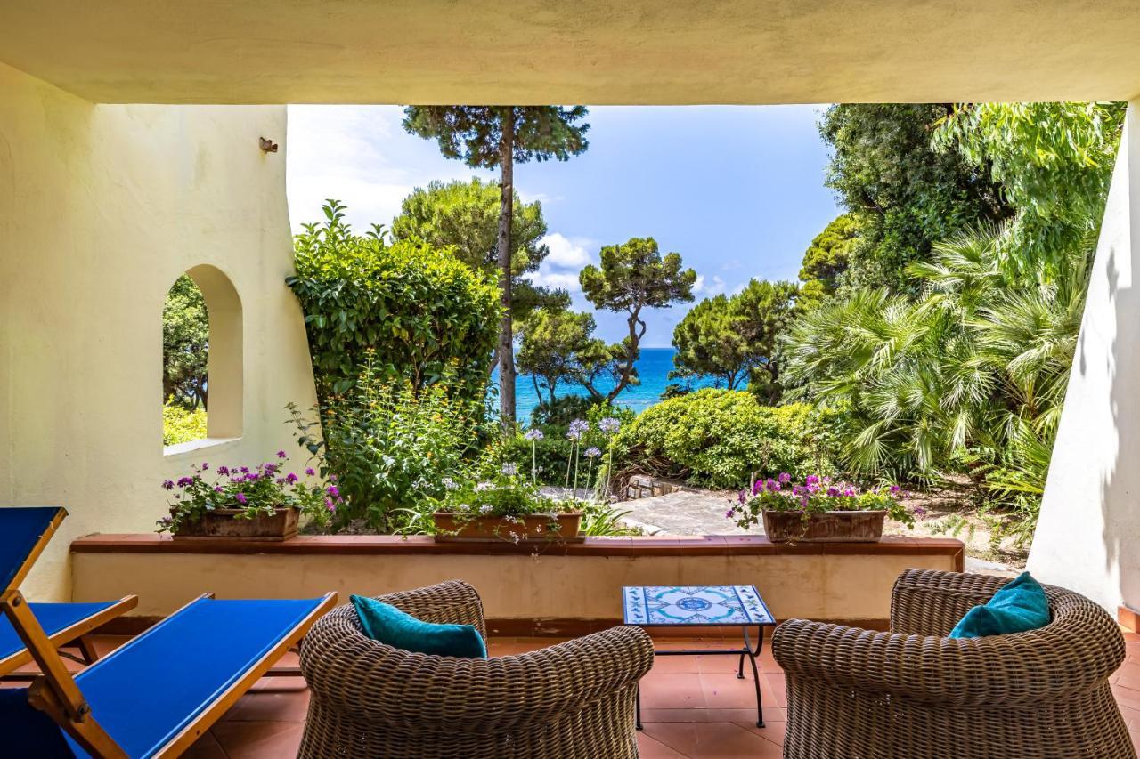 Garden Double Room with Sea View and Patio - Ground Floor