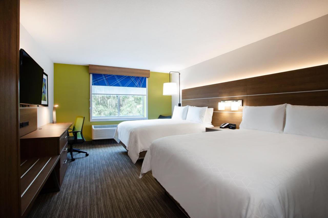 Standard Room with Two Queen Beds