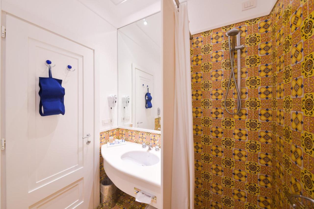 Standard Triple Room with Sea View
