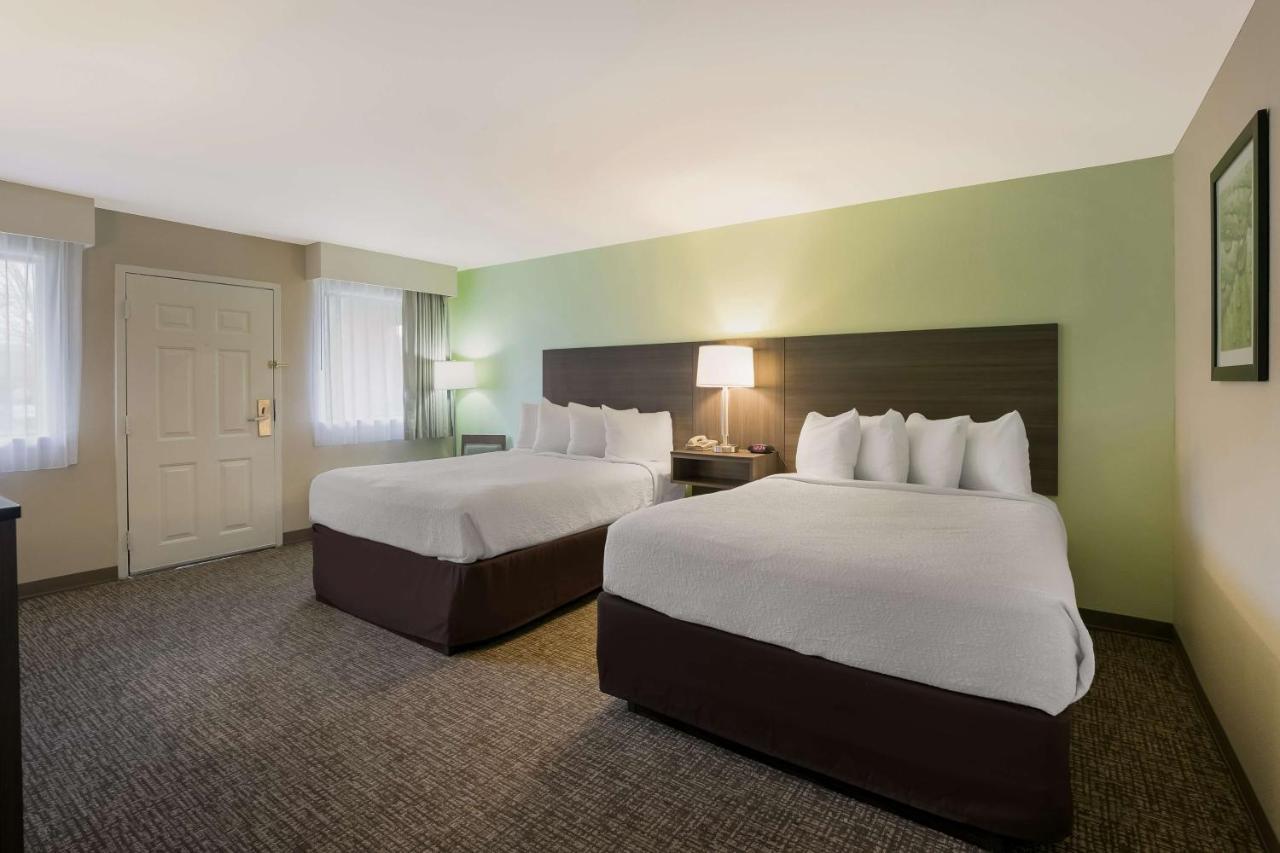 Queen Room with Two Queen Beds - Disability Access/Bath Tub