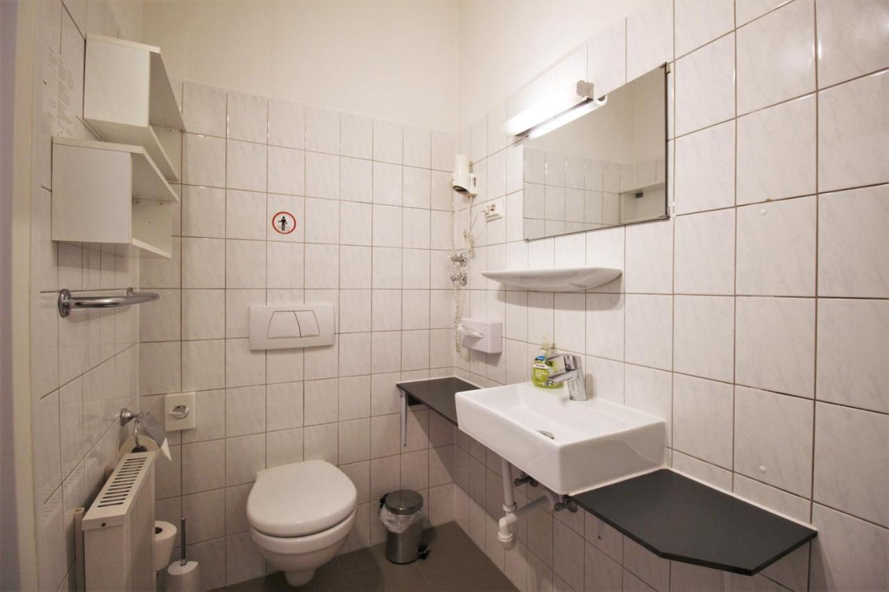 Large Double Room,1387294169:JPEG