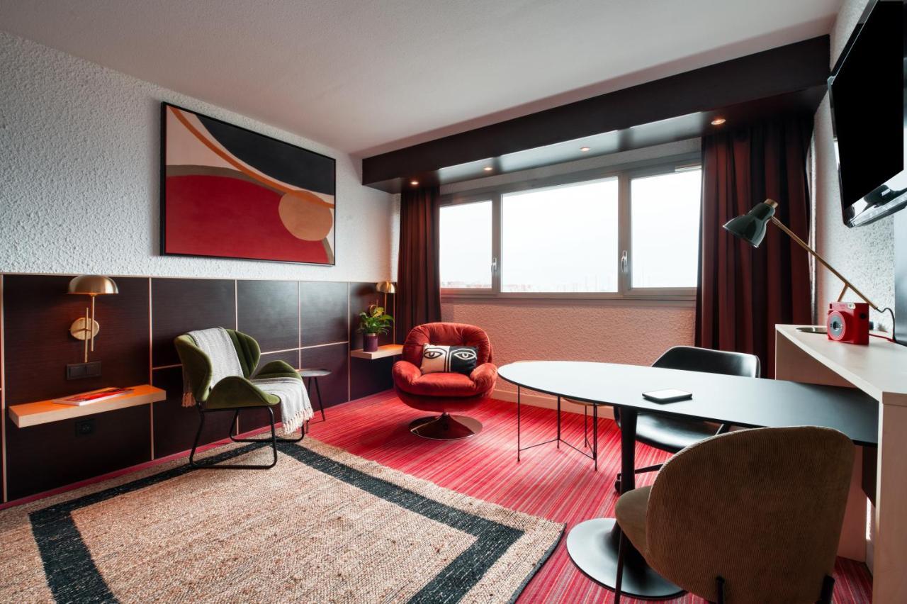 Deluxe Studio