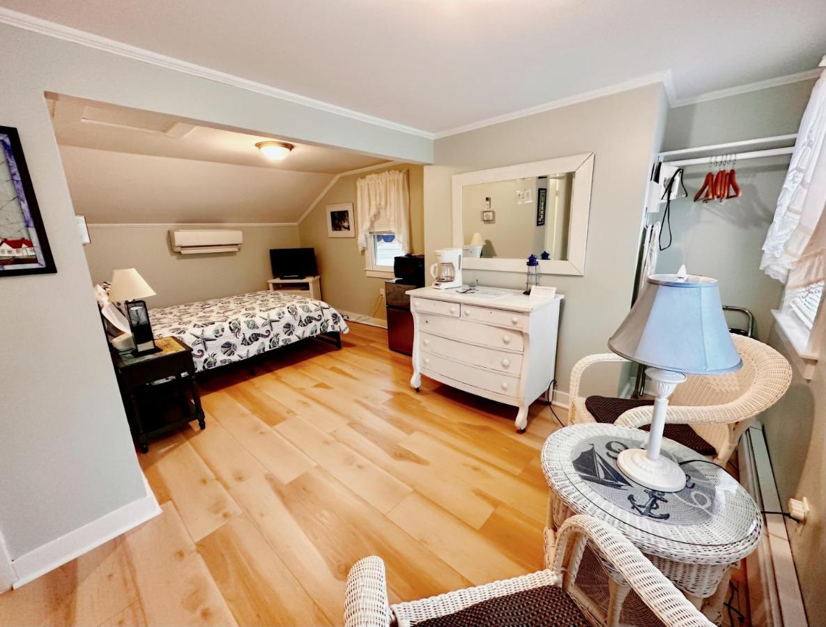Queen Room