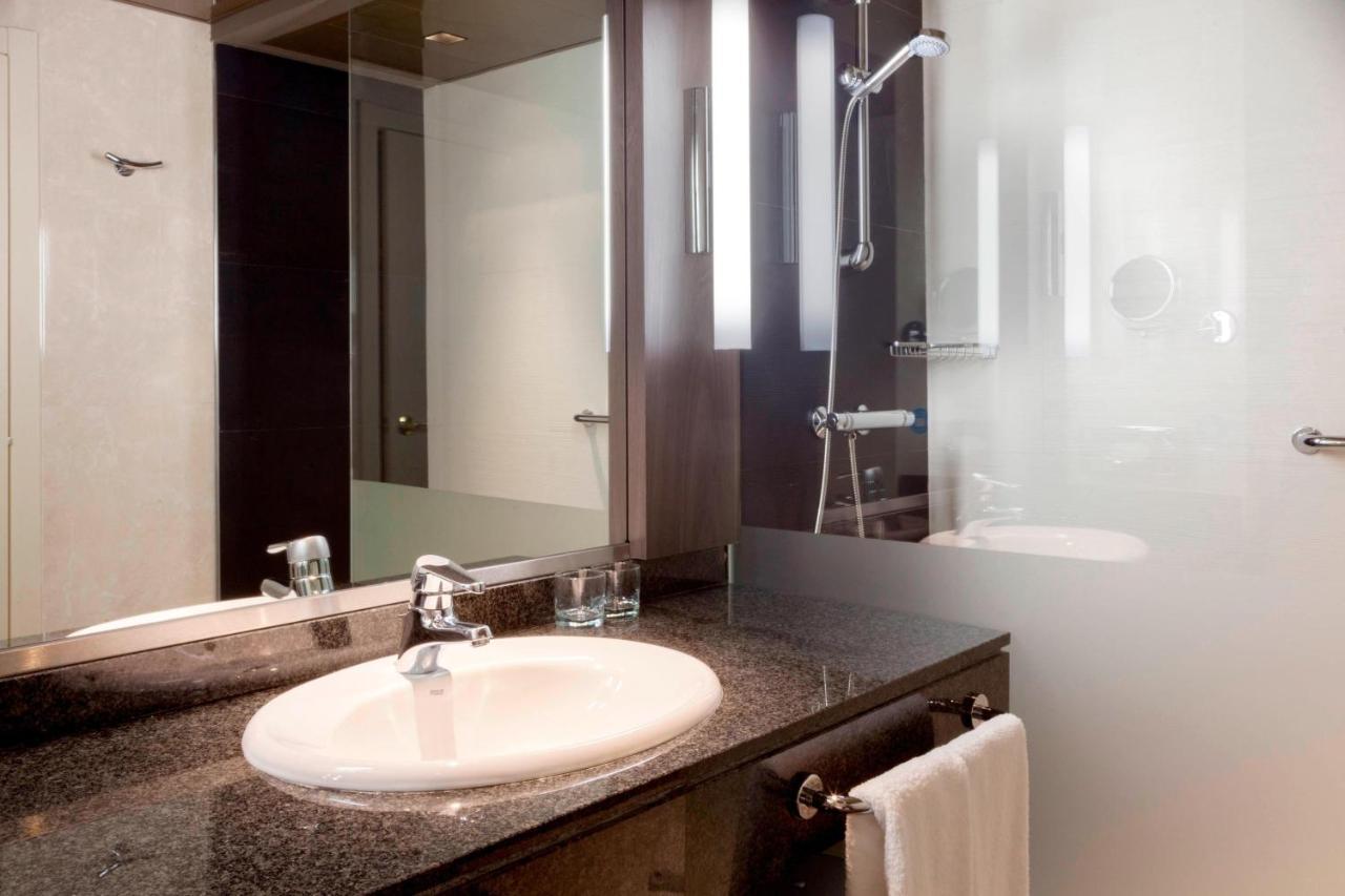 Executive King Room Lounge Access