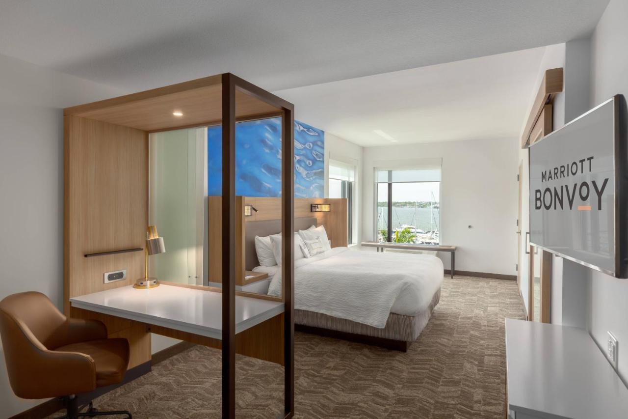 King Suite with River View, Roll-In Shower and Transfer Shower - Mobility Access