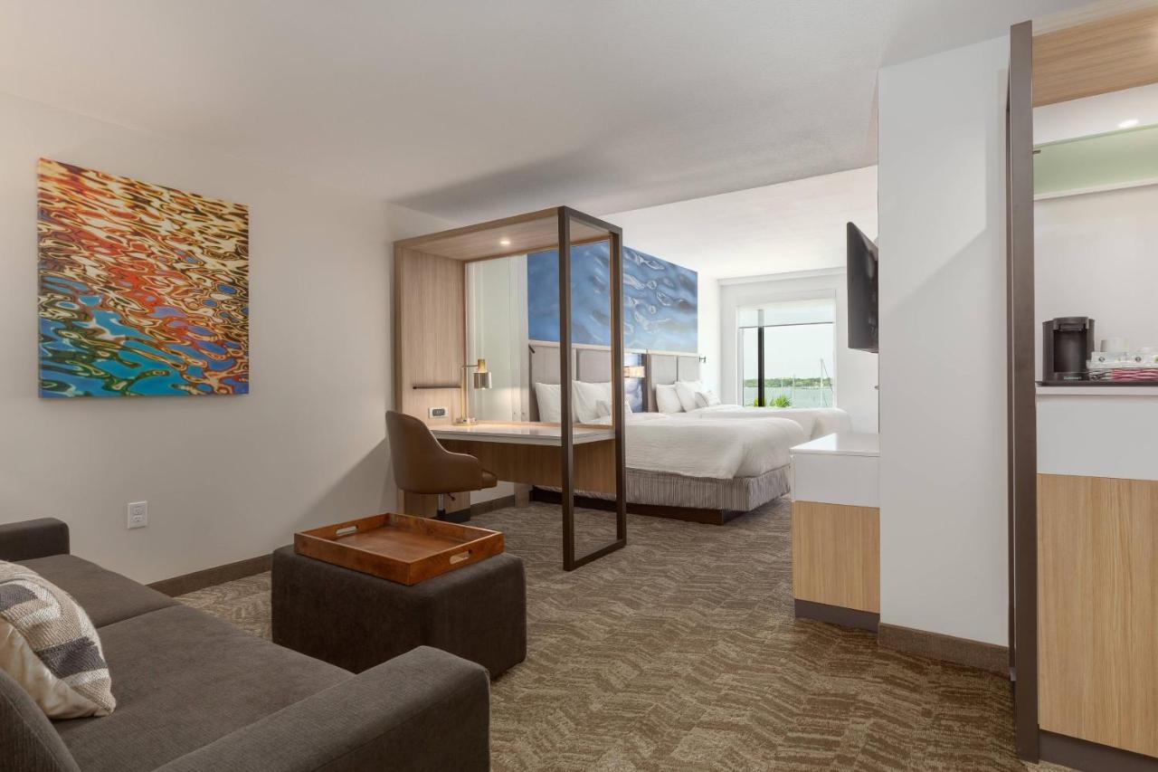 Queen Suite with Two Queen Beds, River View, Roll-In Shower and Transfer Shower - Mobility Access