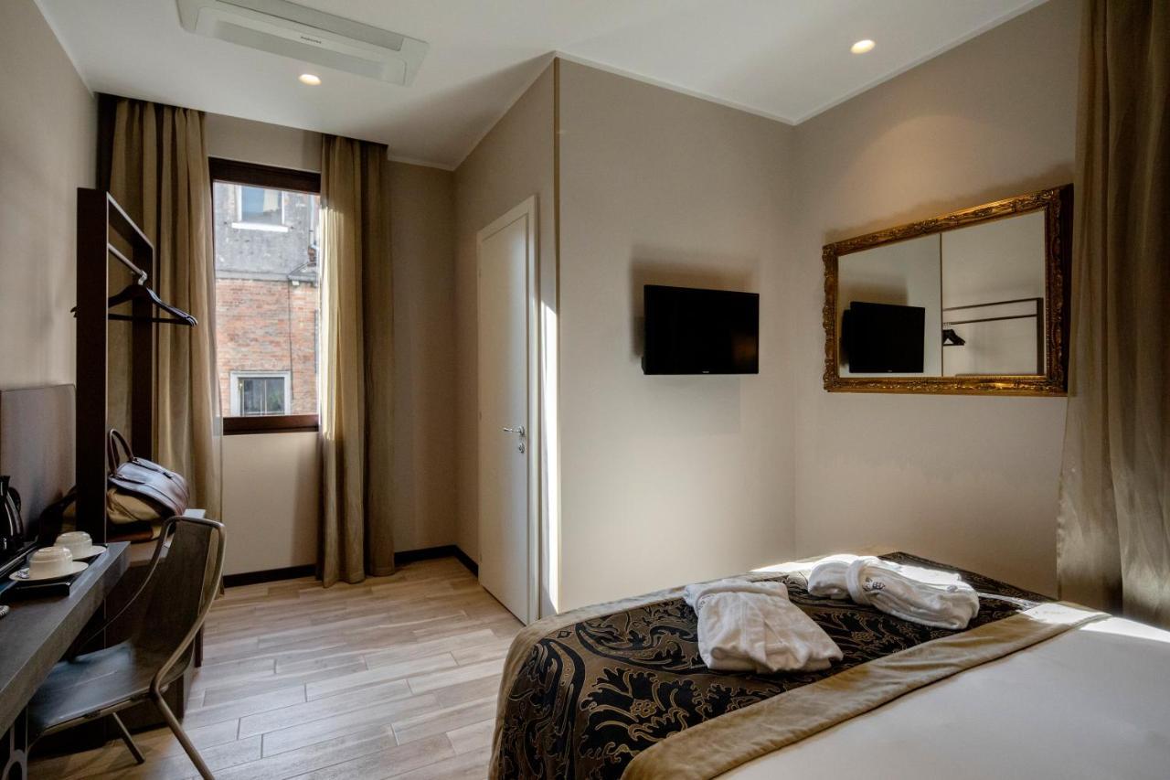 Double Room,1377526025:JPEG
