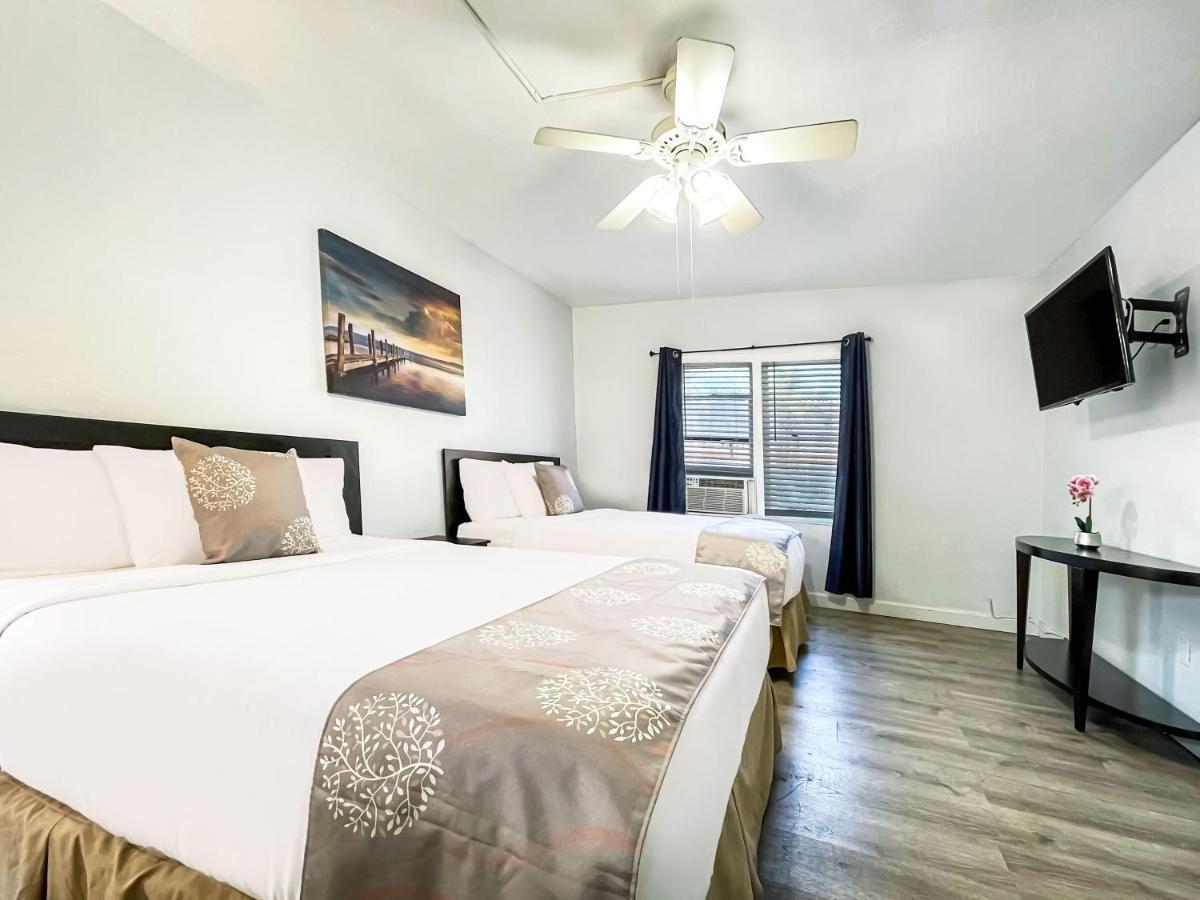 Deluxe Queen Suite