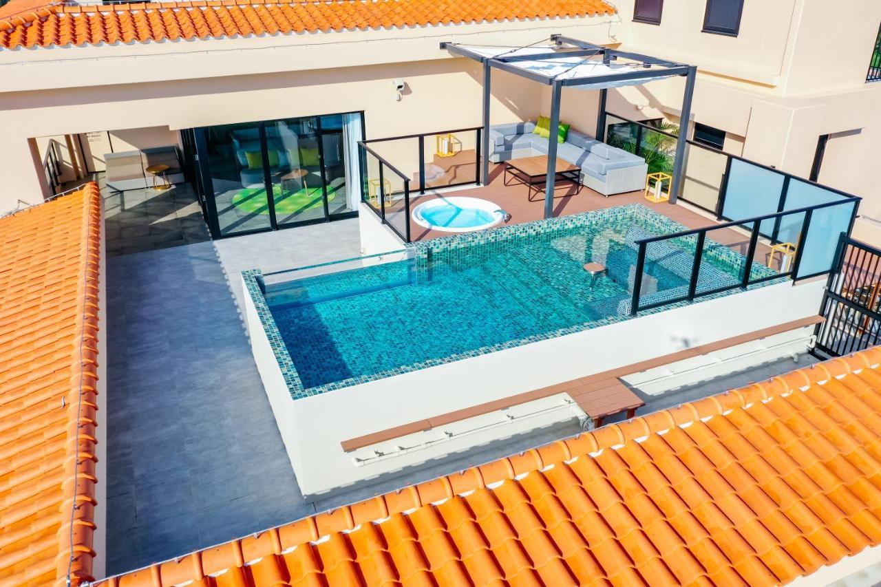 Horizon Pool Suite (8F)