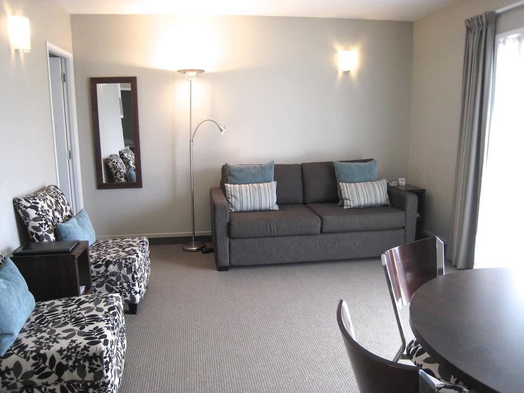 Deluxe Two-Bedroom Apartment