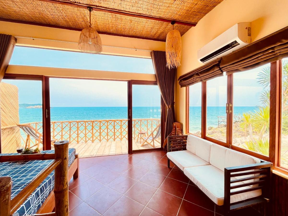 Family Room with Sea View