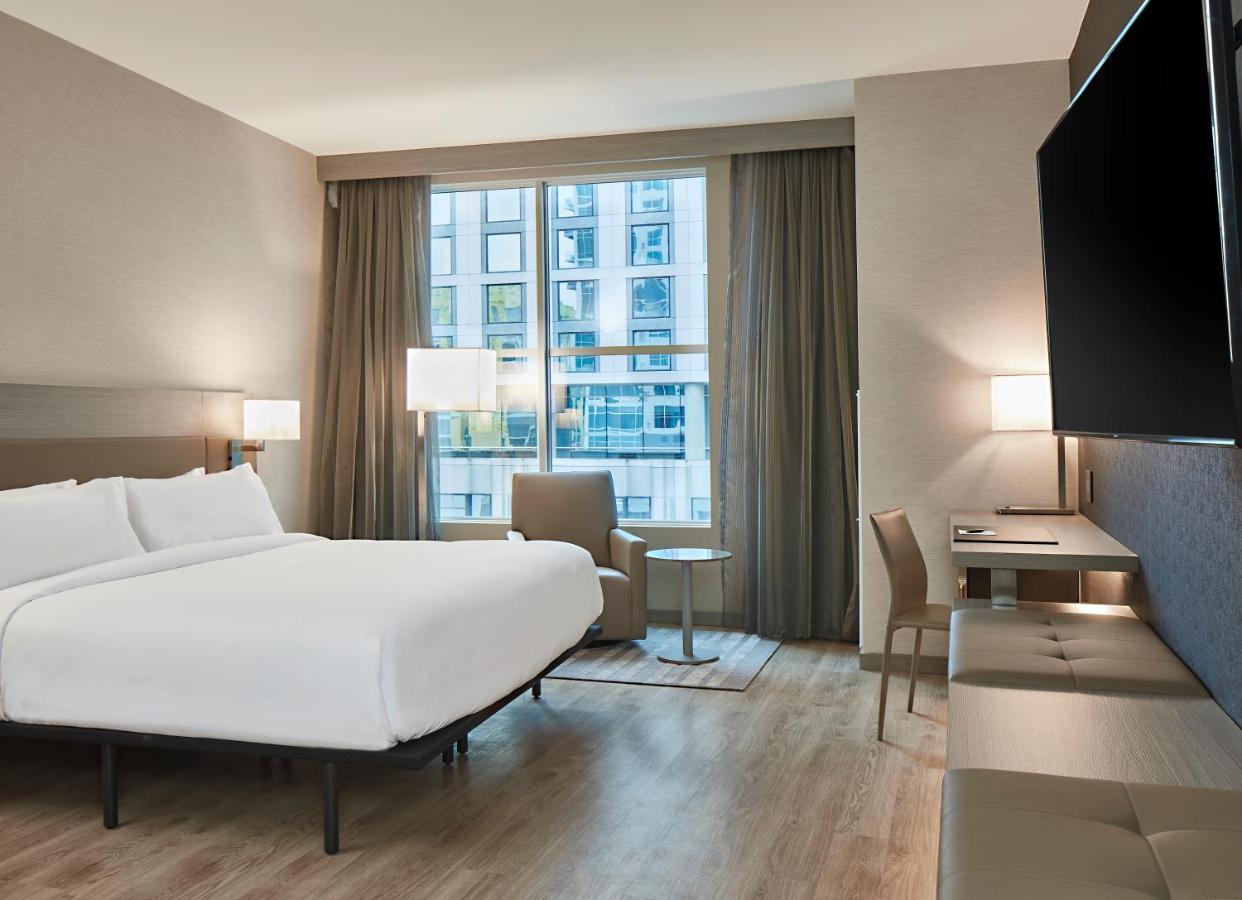 Habitación con cama extragrande en la planta alta