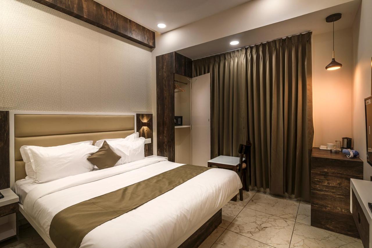 Deluxe Queen Room