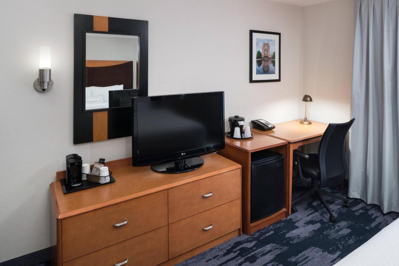 King Room with Roll-In Shower and Sofa Bed - Mobility Access/Hearing Accessible
