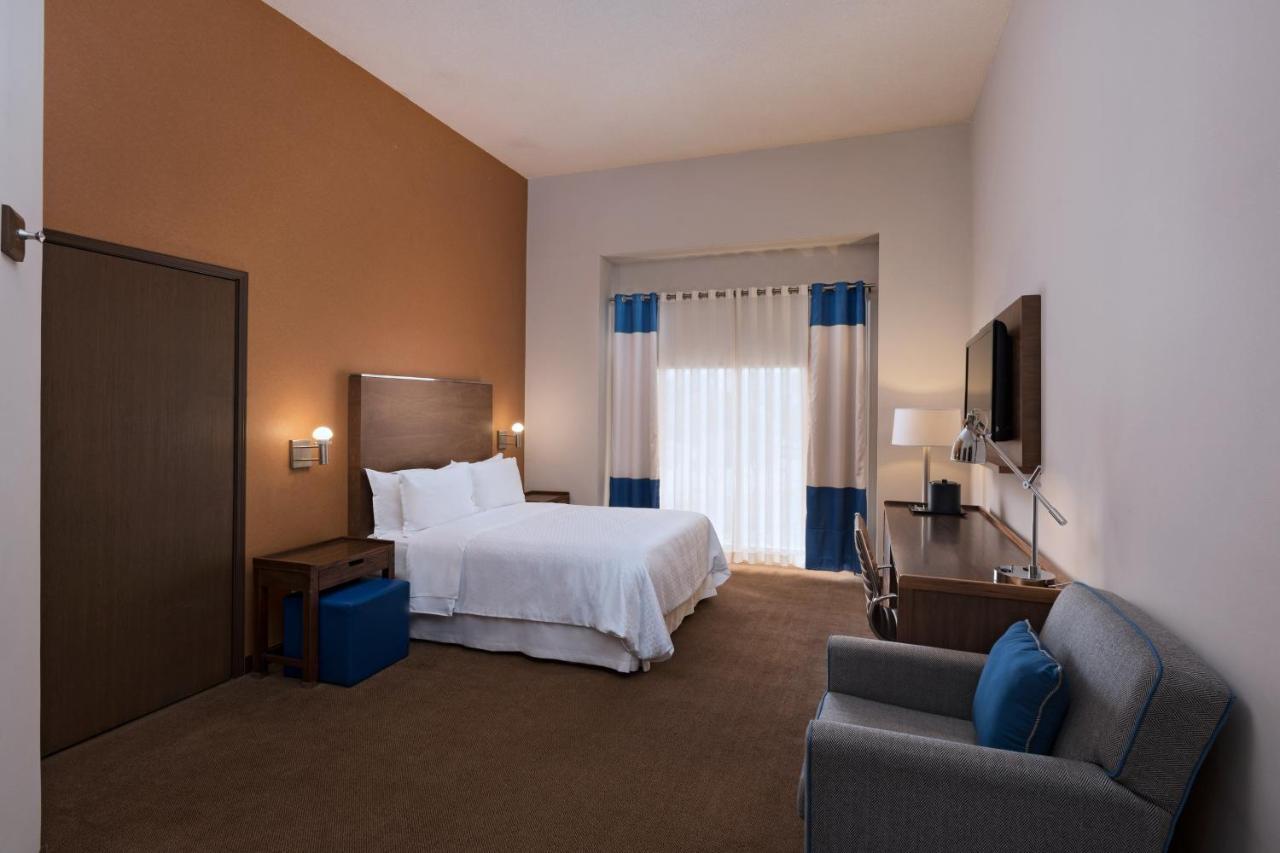 Accessible Guest room 1 Queens,1534132360:JPEG