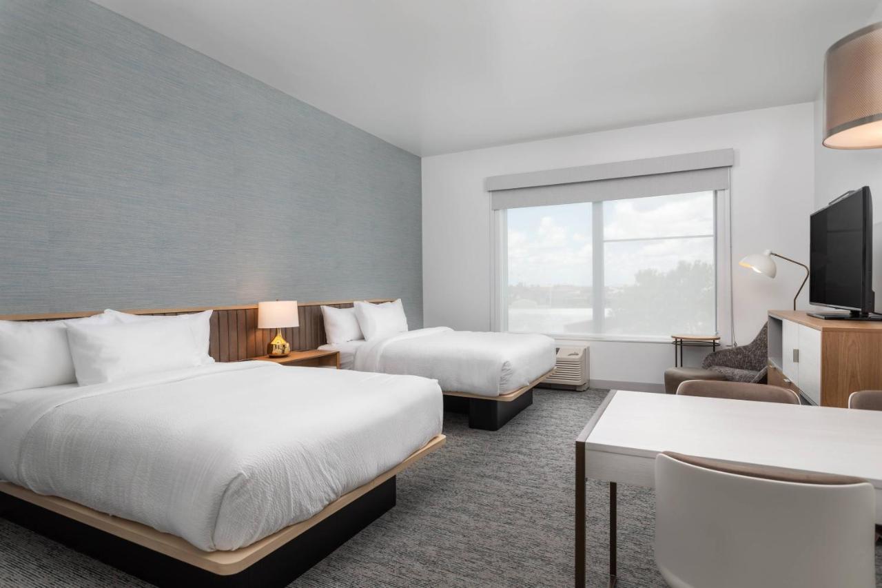 Studio Two Queen Beds High Floor or Theme Park View