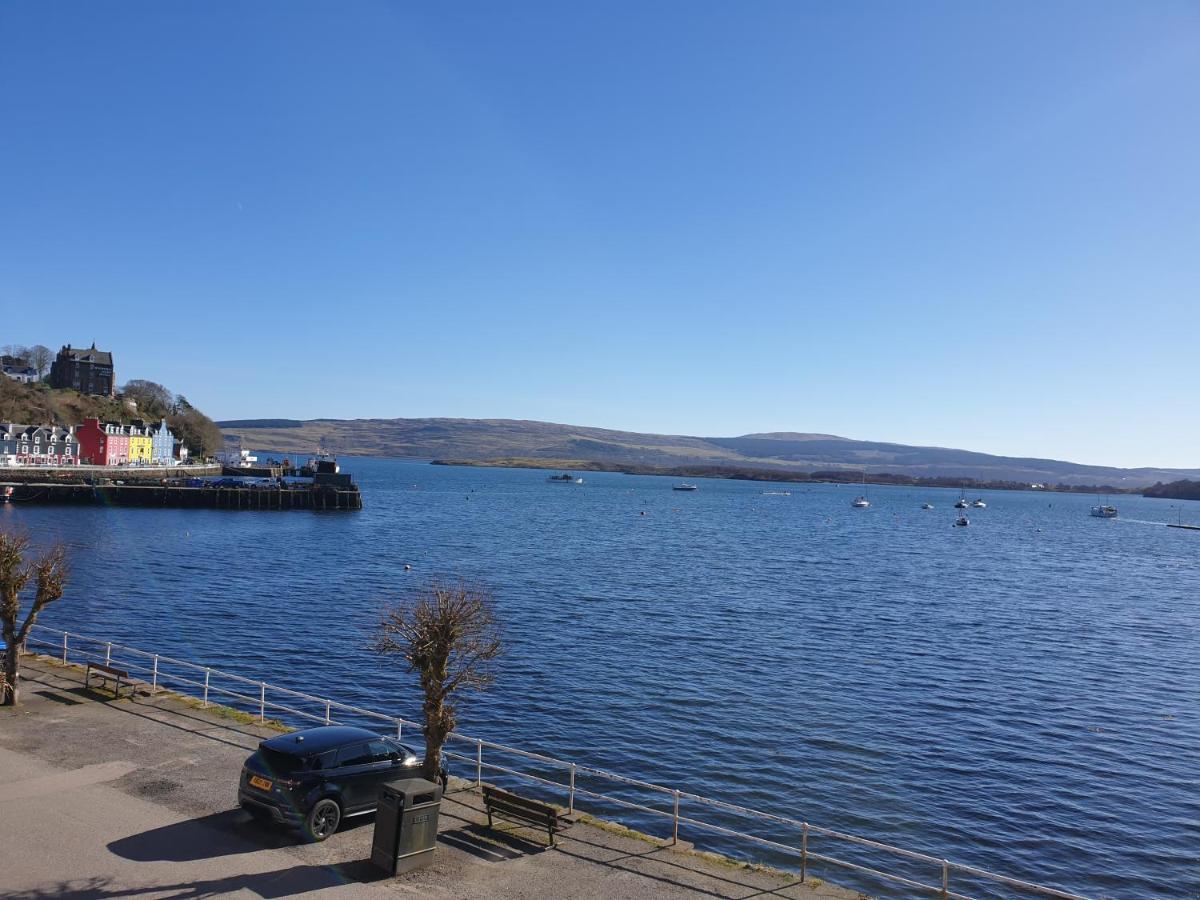 Deluxe Double Room with Side Sea View