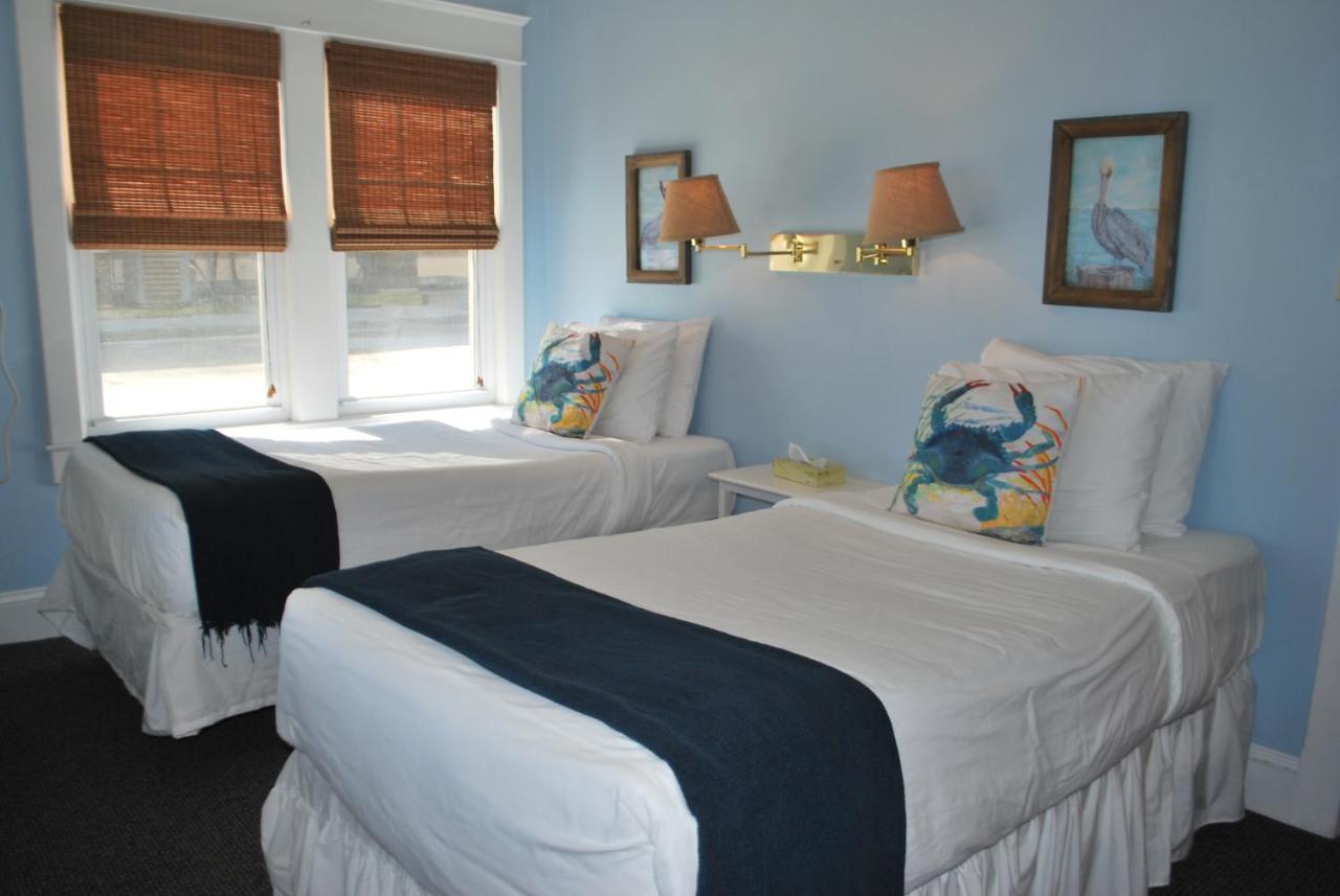 Twin Room with City View
