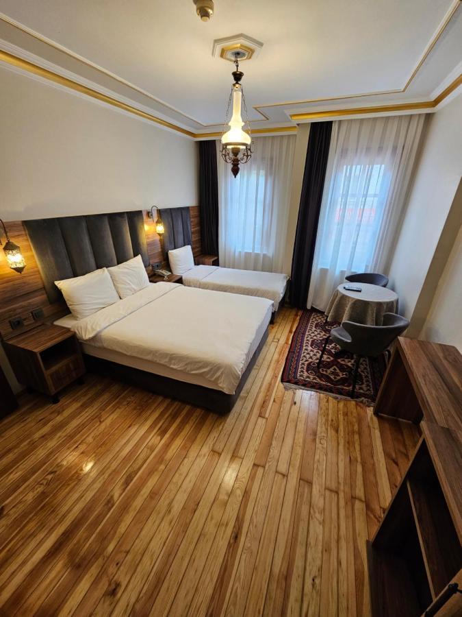 Üç Kişilik Oda