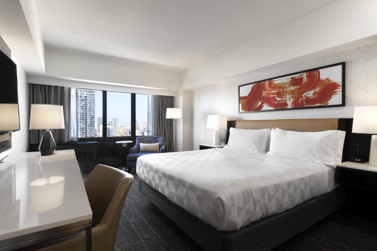 Standard King Room with Skyline View