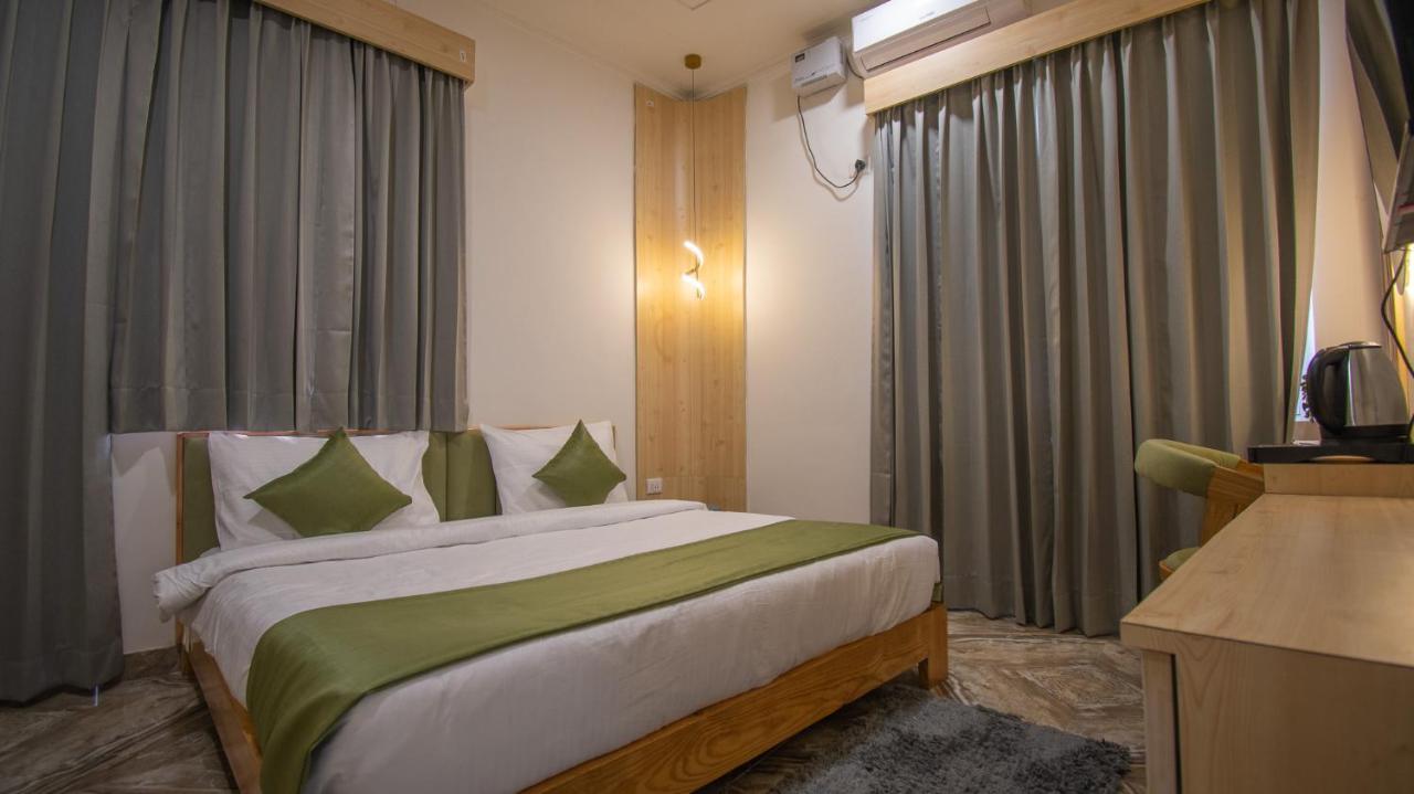 Deluxe Double Room with Extra Bed