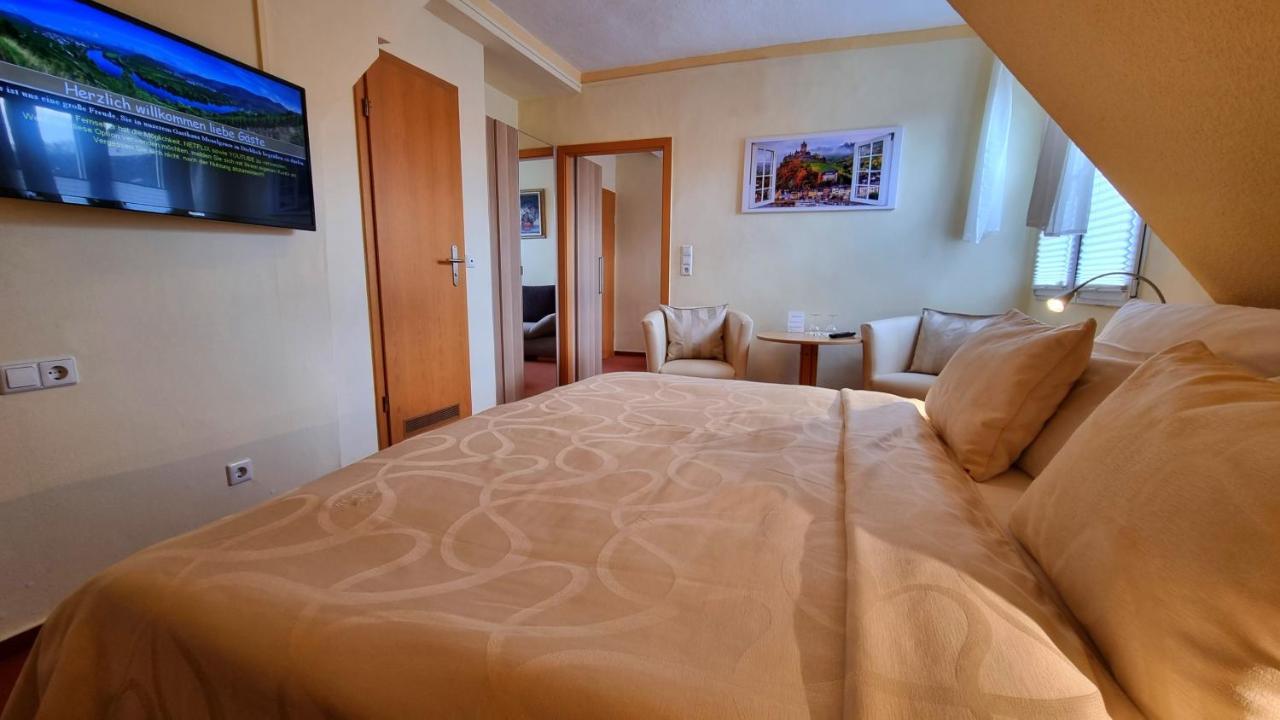 Doppel-/Zweibettzimmer mit Bad