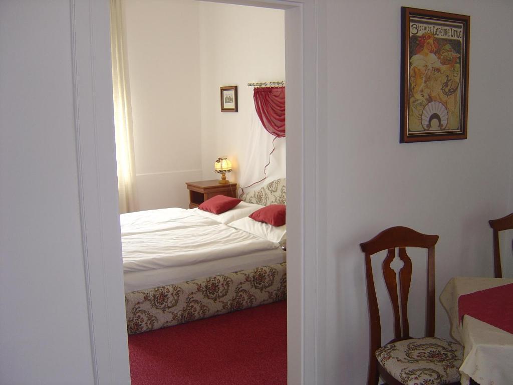 One-Bedroom Apartment with Garden View