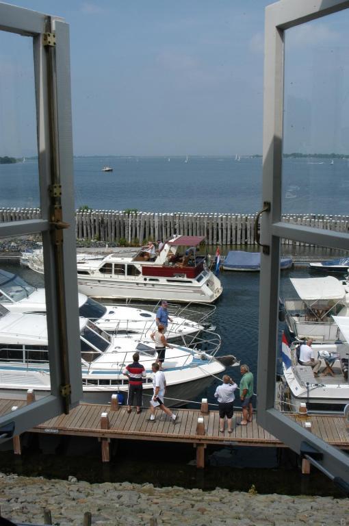Romantic double Room (First floor, Harbour view)
