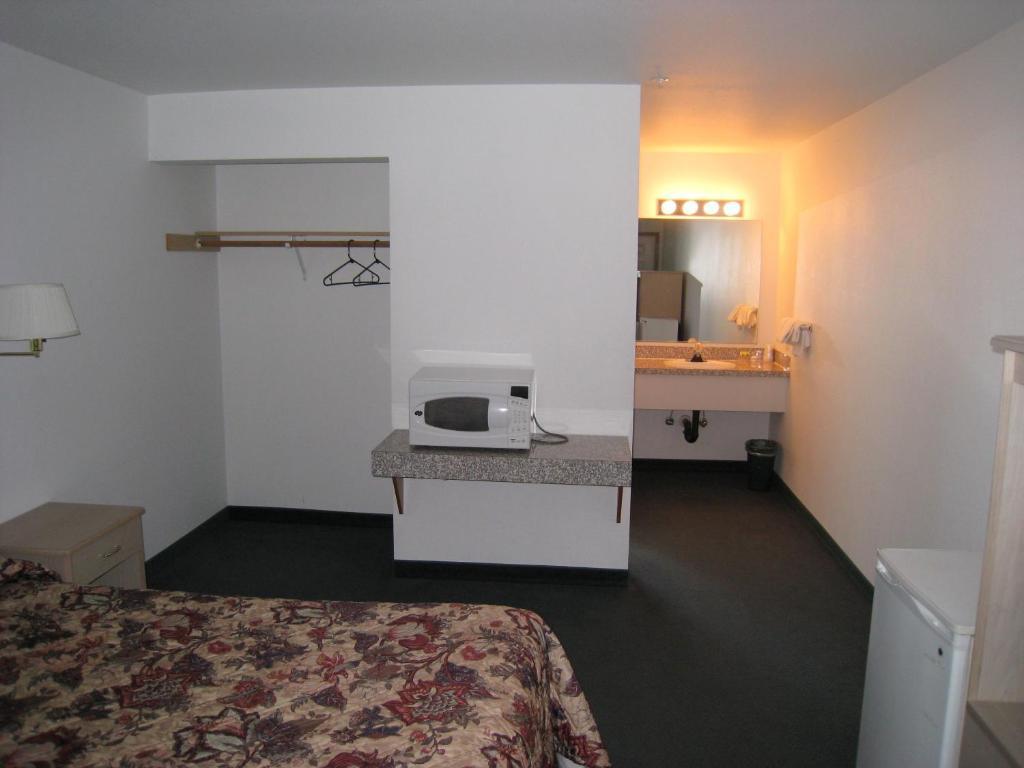 Habitación con cama grande