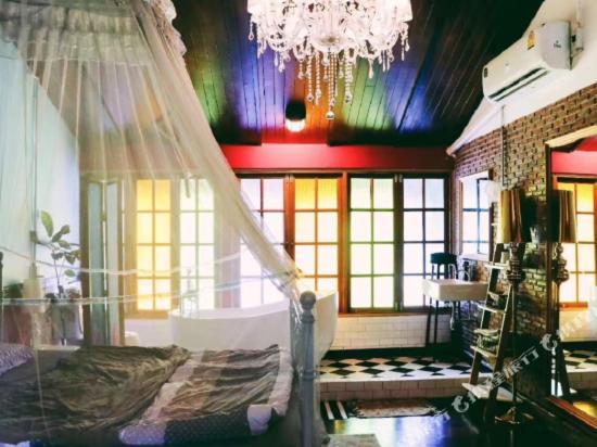 ห้องเตียงใหญ่ พร้อมอ่างสปา