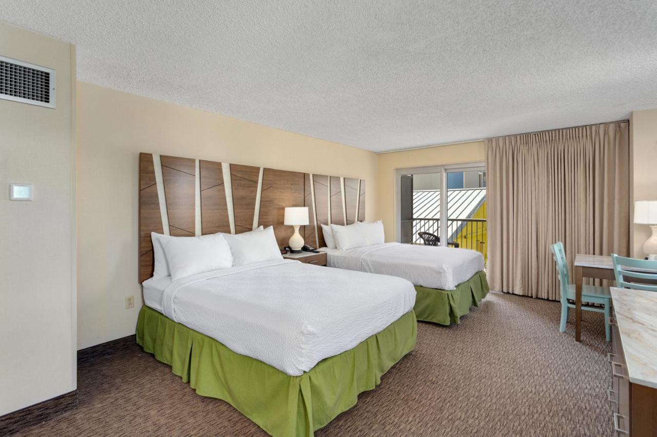 Standard Queen Room with Balcony and Side City view