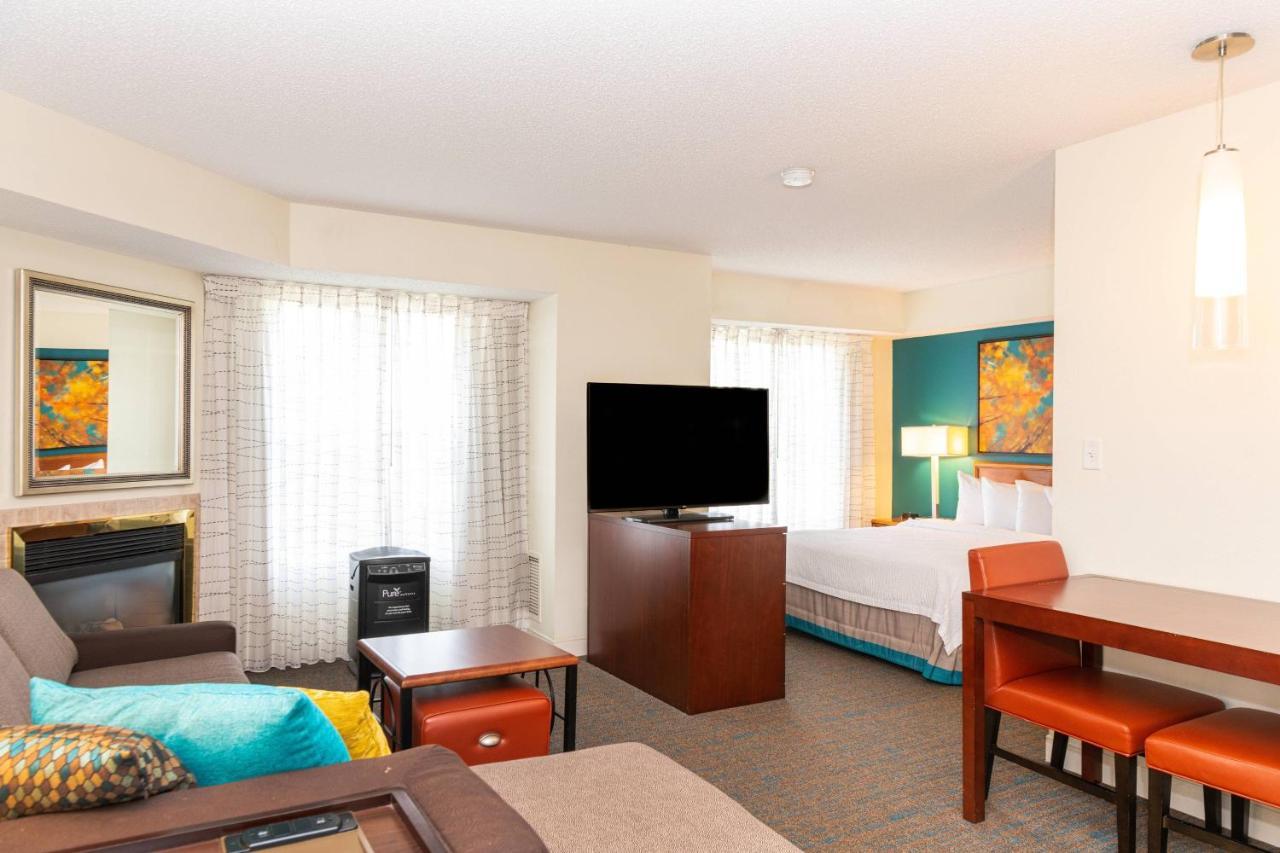 Pure Wellness Queen Studio Suite with Sofa Bed