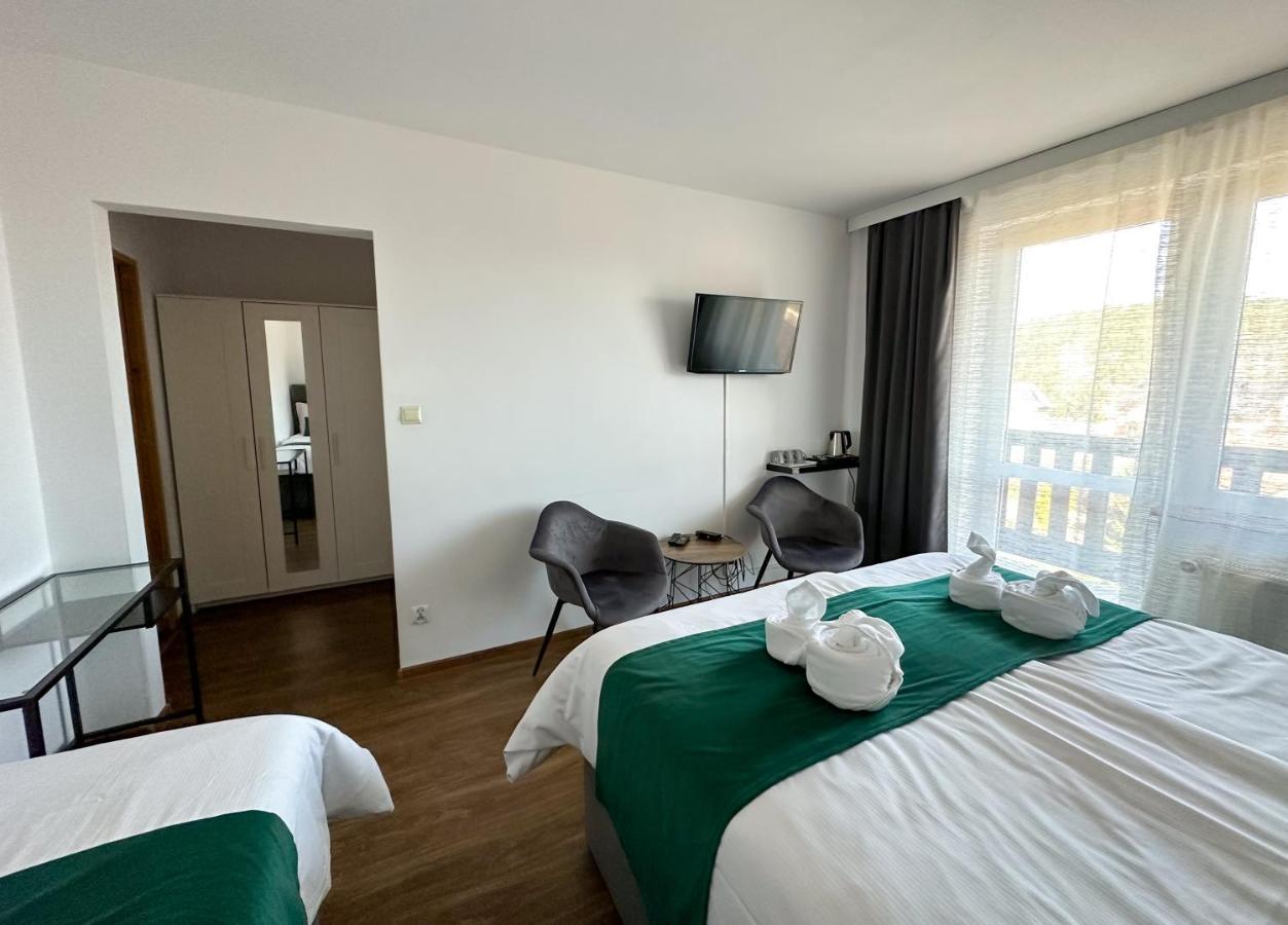 Dreibettzimmer mit Balkon