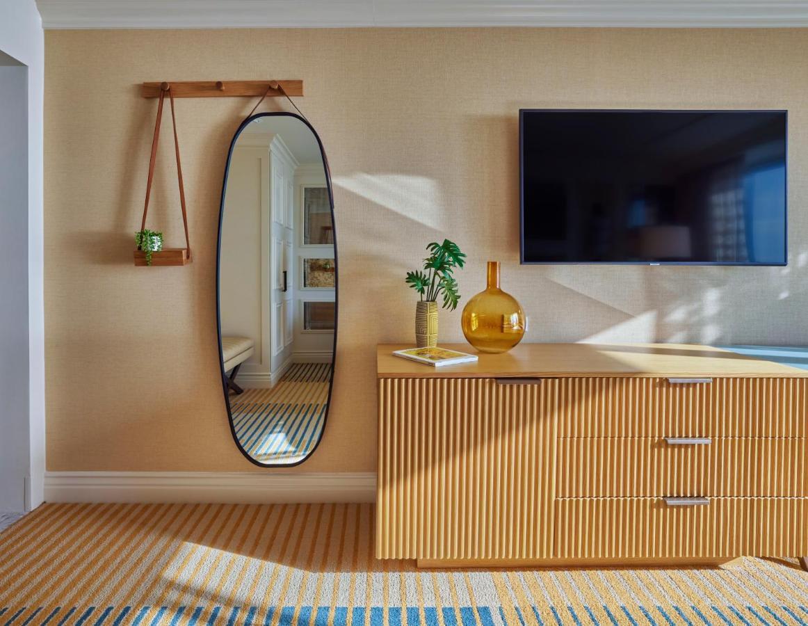 Habitación con bañera y vistas al mar - 2 camas grandes - Adaptada para personas con discapacidad auditiva y movilidad reducida