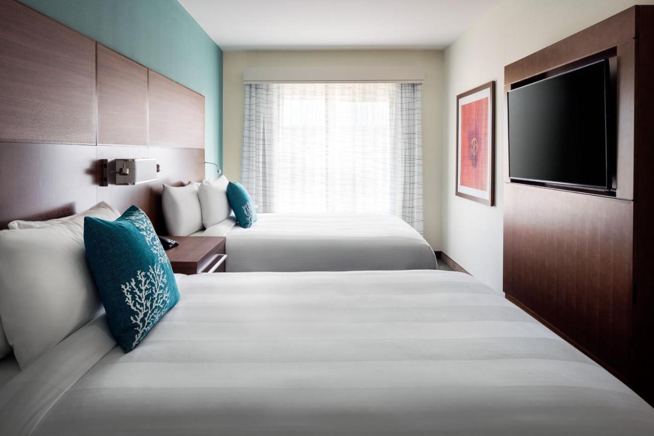 One-Bedroom Queen Suite,1609335907:JPEG