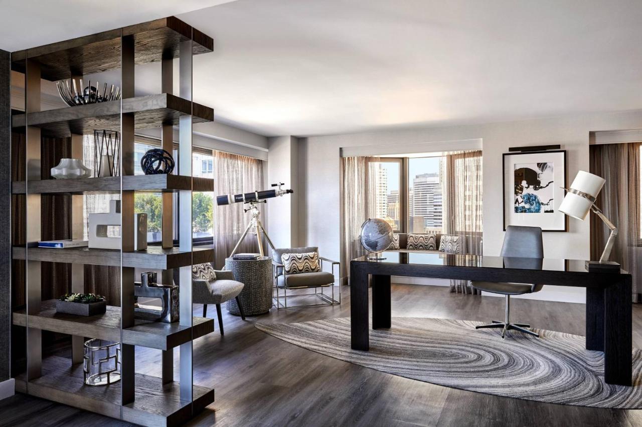 1 Bedroom Presidential Suite 1 King Bay view Balcony