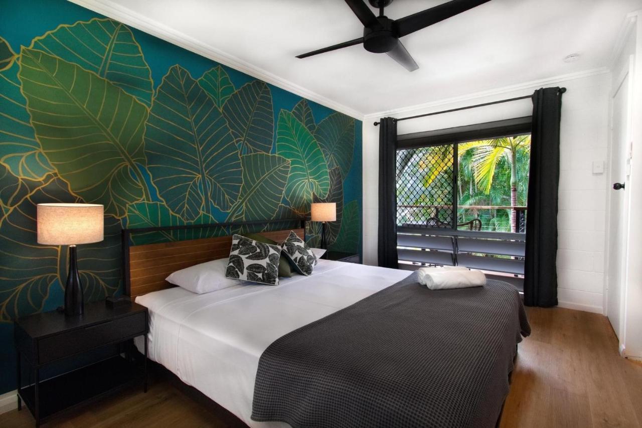 One-Bedroom Apartment with Pool View