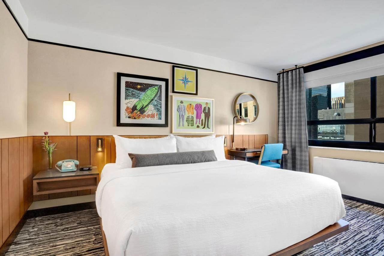 Standard Zimmer mit Kingsize-Bett Stadtblick