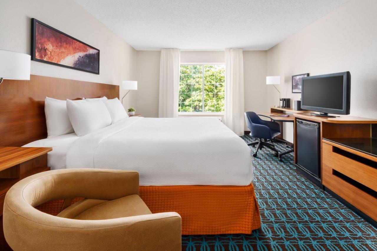King Room with Bathtub - Mobility Access/Hearing Accessible