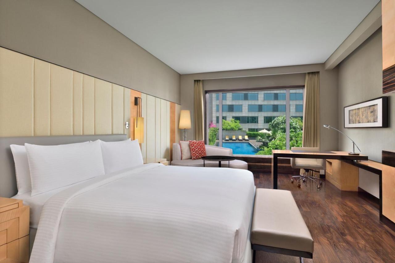Premier Room Pool view Guest room 1 King,1382612732:JPEG