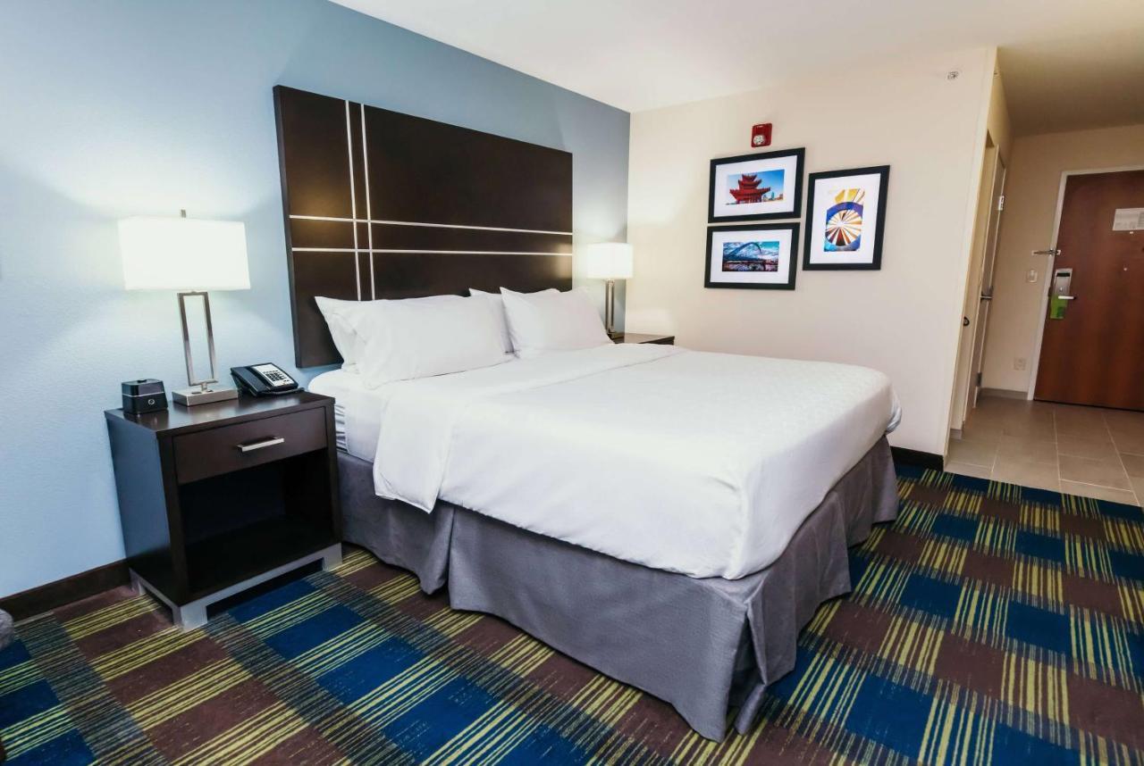 King Room with Mobility Access and Bathtub with Grab Bars, Non-Smoking